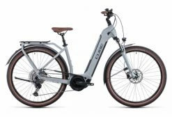 Vélo De Ville Électrique Cube Touring Hybrid Pro 625 Easy Entry Shimano Deore 11V 625 Wh 700 Mm Gris Metallic 2022 23 Vélo De Ville Électrique Cube Touring Hybrid Pro 625 Easy Entry Shimano Deore 11V 625 Wh 700 Mm Gris Metallic 2022 -Magasin Vélos de Ville unnamed file 1274