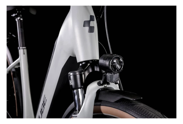 Vélo De Ville Électrique Cube Supreme Hybrid One 500 Easy Entry Shimano Nexus 7V 500 Wh 700 Mm Gris Lunar 2022 9 Vélo De Ville Électrique Cube Supreme Hybrid One 500 Easy Entry Shimano Nexus 7V 500 Wh 700 Mm Gris Lunar 2022 – Image 7