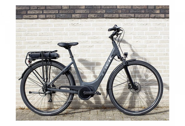 Vélo De Ville Électrique Trek Verve+ 1 Lowstep Shimano Altus 8V 300wh Gris Charcoal 2022 4 Vélo De Ville Électrique Trek Verve+ 1 Lowstep Shimano Altus 8V 300wh Gris Charcoal 2022 – Image 2