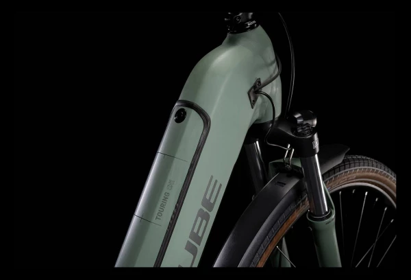 Vélo De Ville Électrique Cube Touring Hybrid One 625 Easy Entry Shimano Alivio 9V 625 Wh 700 Mm Vert Sharp 2022 9 Vélo De Ville Électrique Cube Touring Hybrid One 625 Easy Entry Shimano Alivio 9V 625 Wh 700 Mm Vert Sharp 2022 – Image 7