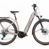 Vélo De Ville Électrique Cube Kathmandu Hybrid Pro 625 Easy Entry Shimano Deore 11V 625 Wh 700 Mm Beige Desert 2022 -Magasin Vélos de Ville unnamed file 825