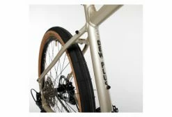 Vélo Fitness Kona Dew Plus SE Shimano Deore 10V 650b Beige Gloss Sand 2022 14 Vélo Fitness Kona Dew Plus SE Shimano Deore 10V 650b Beige Gloss Sand 2022 -Magasin Vélos de Ville unnamed file 85